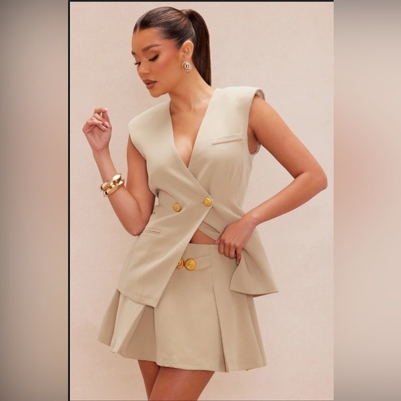 Fashion Nova Dresses & Skirts - Fashion Nova Mackenzie Taupe Sleeveless Blazer Pleated Mini Skirt Set Medium NWT